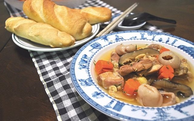 Gà Nấu Vải