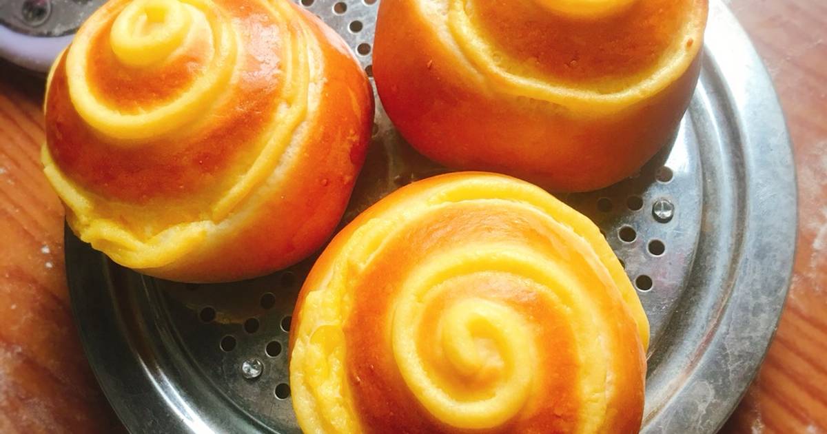 Custard buns