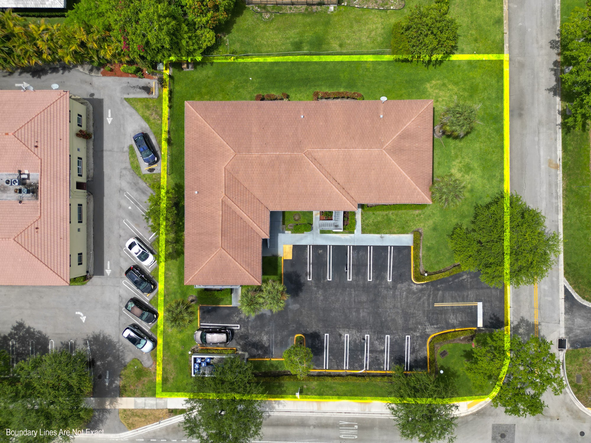 7 Large Units On Nearly A 1/2 Acre property photo 3