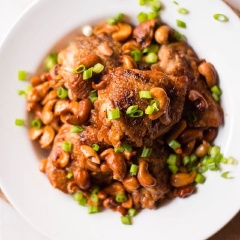 Vậy là hoàn thành rồi đây. Món ăn này rất rất hợp khi ăn cùng với cơm nóng, vì vậy các bạn cũng không nên để món ăn nguội mới ăn nếu không sẽ làm cho phần nước sốt bị đông lại sẽ mất ngon nhé.
