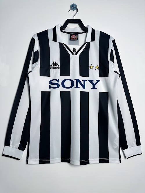Retro 1995-97 Juventus Local.jpeg