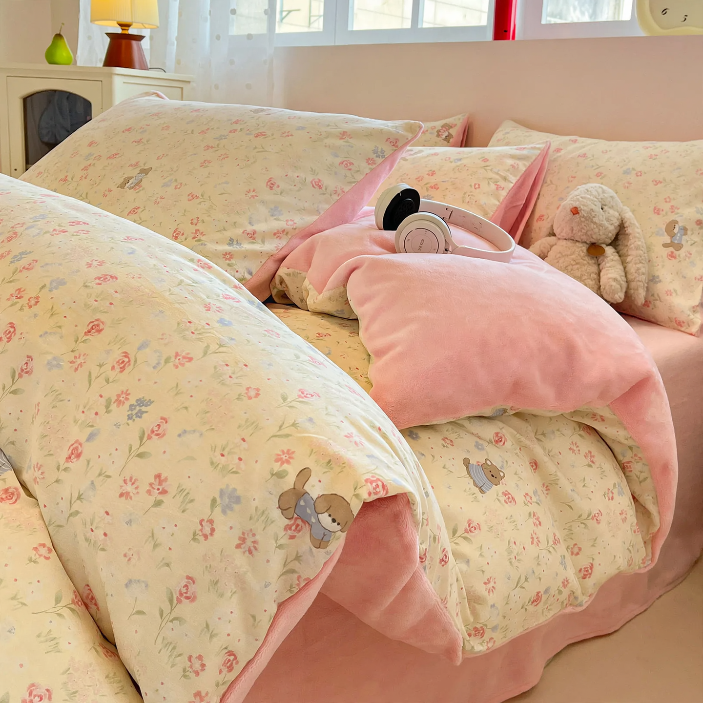 Winter bedding made of milk fiber fleece with playful designs