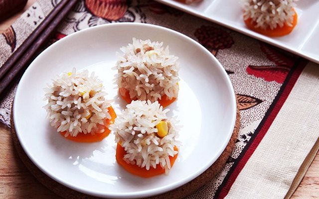 Xôi Bọc Bắp Và Thịt Hấp