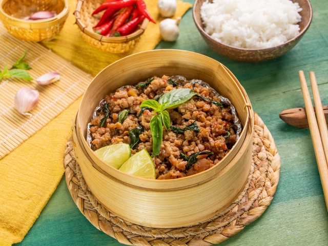 Thịt Heo Xào Kiểu Thái