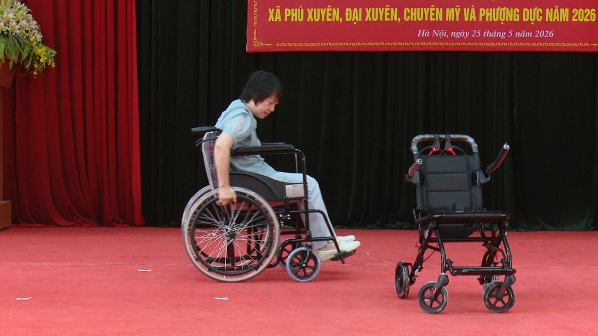 Trao tặng 50 xe lăn cho người khuyết tật - Đài Phát thanh và truyền hình Hà Nội