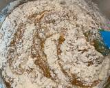 Whisk the melted butter, light & dark brown sugar, granulated sugar, egg, egg yolk, and vanilla extract together until combined. Pour into dry ingredients and mix everything together until completely combined 🇻🇳 Dùng phới/mixer đánh bơ, đường nâu, đường đen, đường trắng, trứng + lòng đỏ, vanilla với nhau. Trộn hỗn hợp ướt vào thố nguyên liêu khô cho tới khi hoà quyện.