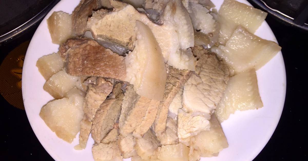 Thịt lợn luộc ăn kèm măng ớt