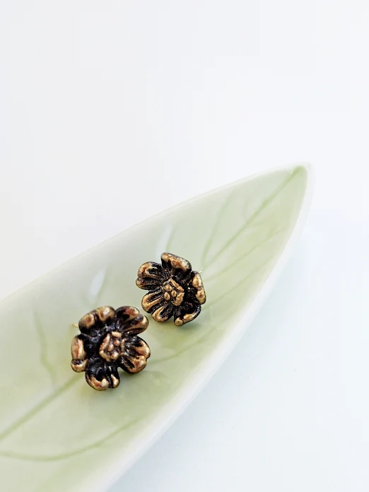 Little black blooms - foto 1