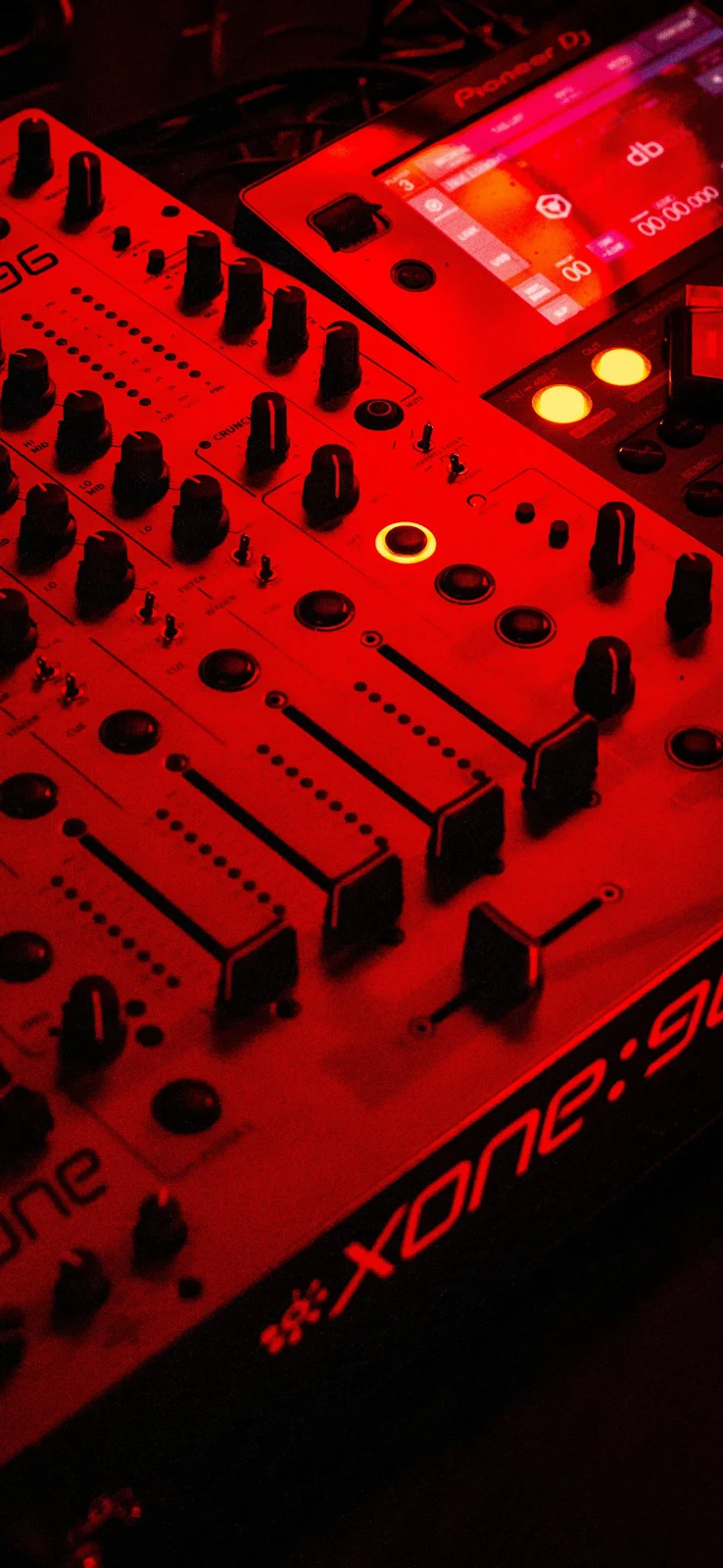 Allen & Heath Xone:96 Mixer - Close-up Photography 2K iPhone Wallpaper (1673x3625)