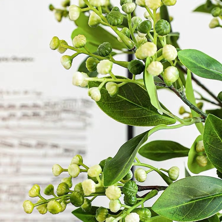 Kunstblumen-Arrangement, modernes Design