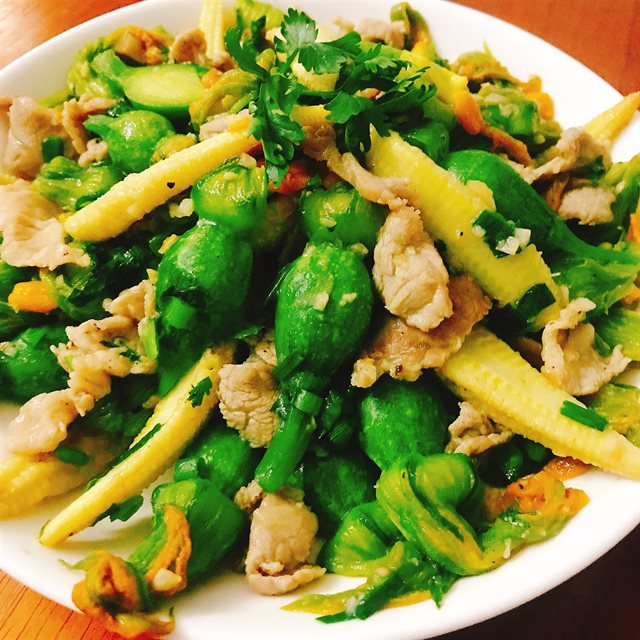 Nụ Bí Đỏ Xào Thịt Bò