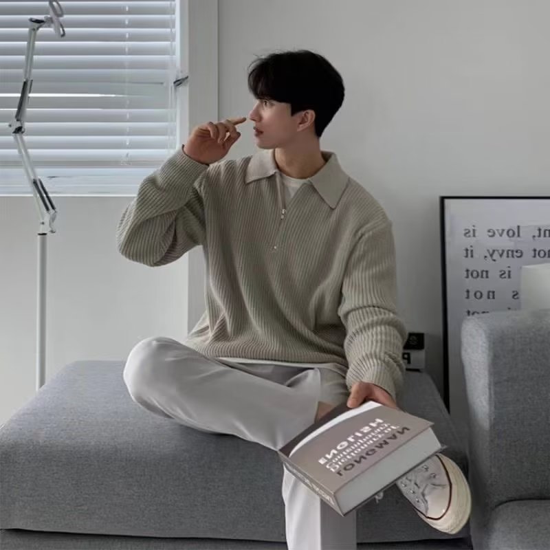 Relaxed men's knitted sweater with zipper