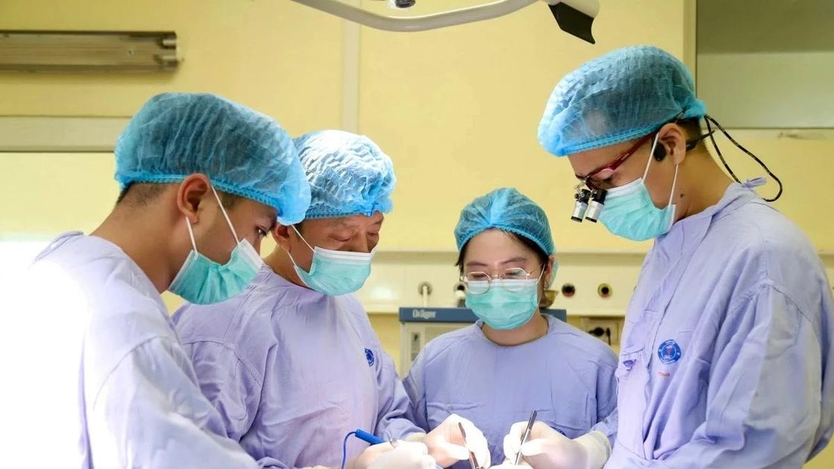 Tạo hình lưỡi sau phẫu thuật ung thư bằng kỹ thuật vi phẫu - Báo Tri thức &amp; Cuộc sống