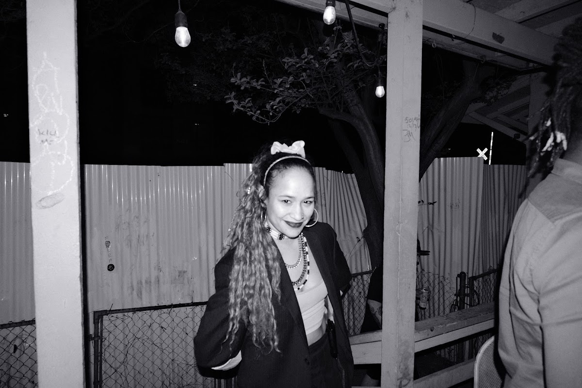 @tlau.photos_thelostandunfounds_2026-03-20_austin_last_night_noir_004