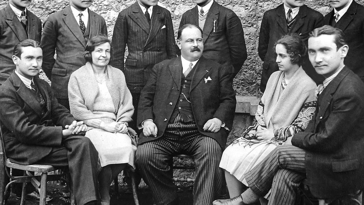 전통 부족 사회의 권력 구조와 그 인류학적 특징