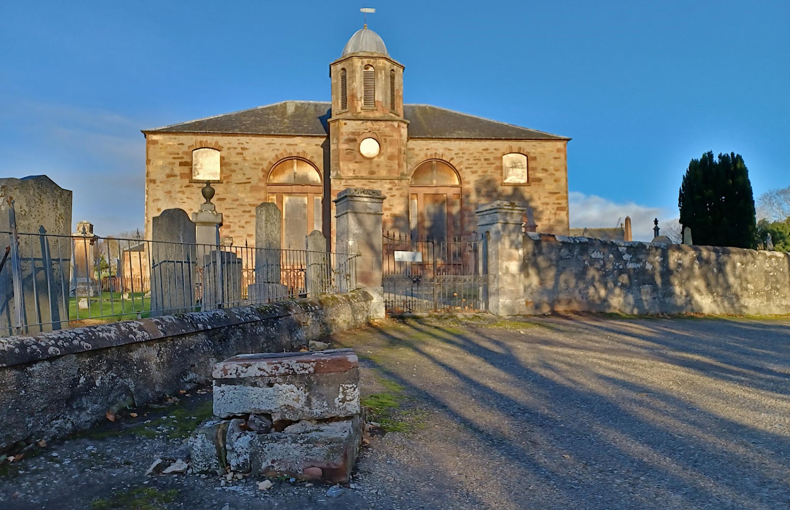 James_Holmes_story_Rosskeen_Church_entrance_mounting_block_20221104_093111.jpg