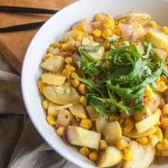 Trút bí ngòi xào bắp ra đĩa, trang trí bằng lá húng quế rồi thưởng thức. Quả bí ngòi xào với bắp ngọt tạo nên một món ăn vừa ngon vừa thanh mát. Món ăn dùng những nguyên liệu dễ tìm, dễ làm nhưng lại lạ miệng, chắc chắn sẽ giúp cho bữa cơm của bạn thêm hấp dẫn đấy!