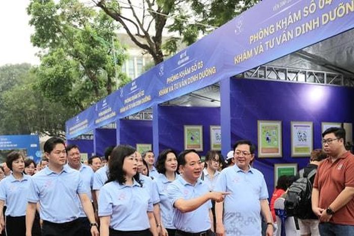 Mít tinh phát động Ngày Sức khỏe toàn dân, lan tỏa thông điệp 'Chủ động phòng bệnh - Vì một Việt Nam khỏe mạnh' - Báo Hà Nội Mới