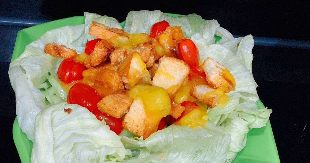 Salad trộn bánh mì bơ đường sốt chanh leo