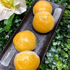 Bánh pía nhân thơm trứng muối có thể giúp bạn không chỉ có được món bánh ngon ăn chơi mà còn có thể dùng ăn sáng cũng tiện nhé!