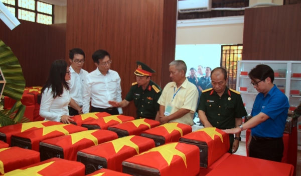 Tuổi trẻ Petrovietnam tri ân các anh hùng liệt sĩ tại Công viên Lê Thị Riêng