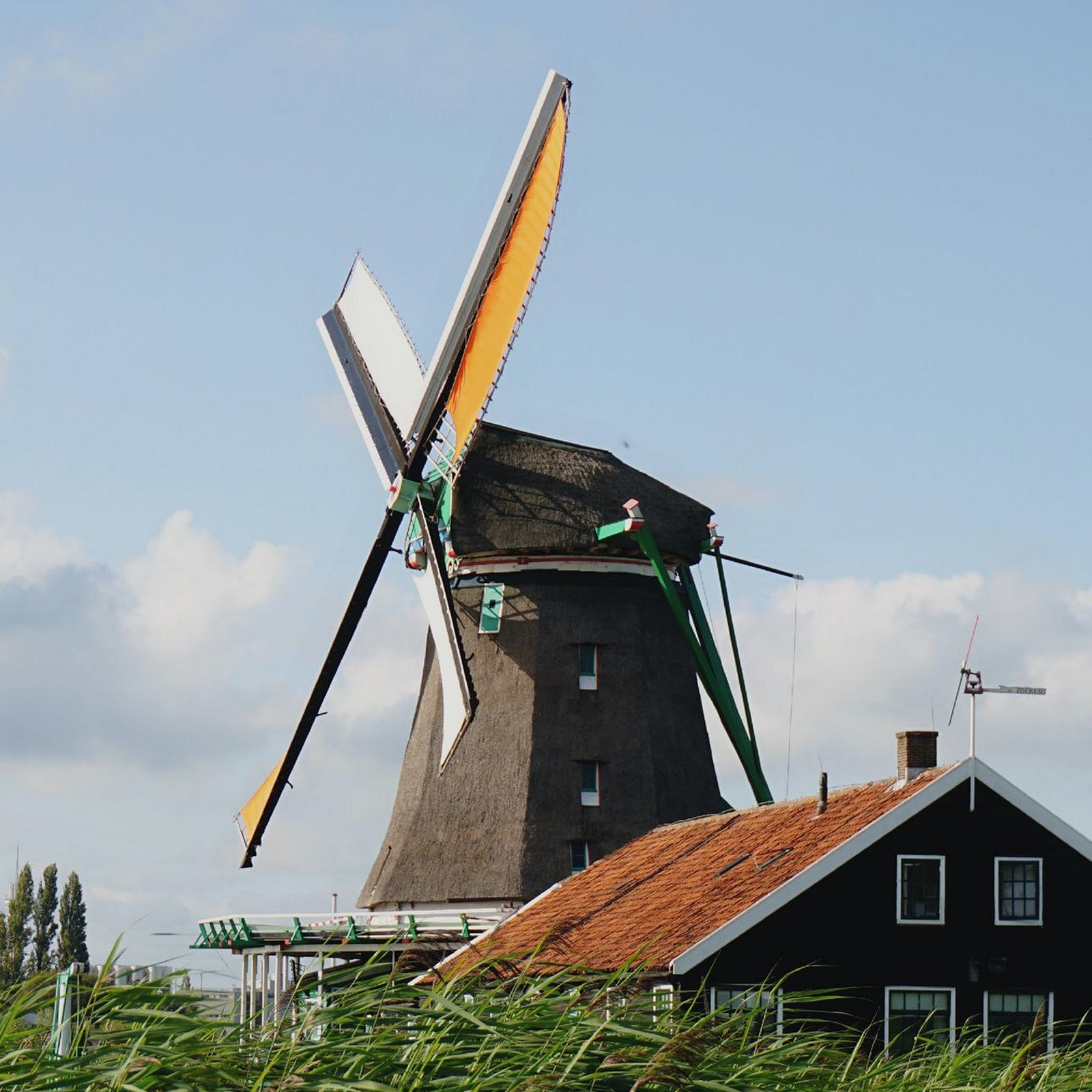 Download Traditional Dutch Windmill and House Full HD iPhone