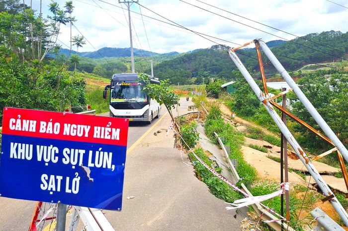 Đường quanh Đà Lạt nham nhở vết loét từ mùa mưa trước đến mùa mưa mới - Báo VTC News