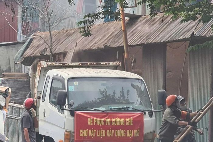 Tiểu thương chợ vật liệu xây dựng Đại Mỗ vật lộn tìm kế sinh nhai - Báo Giáo Dục &amp; Thời Đại