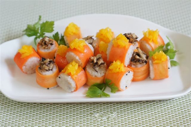 Cơm Cuộn Cà Rốt