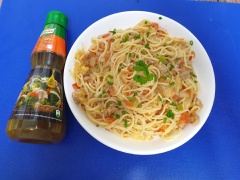 Cho mì ra dĩa và thưởng thức thôi. Sợi mì dai dai, xốt bò bằm phô mai chua chua béo béo rất ngon các bạn ơi. Vào bếp và trổ tài ngay thôi.