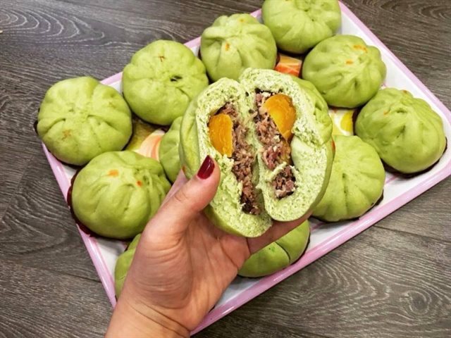 Bánh Bao Lá Dứa Nhân Mặn