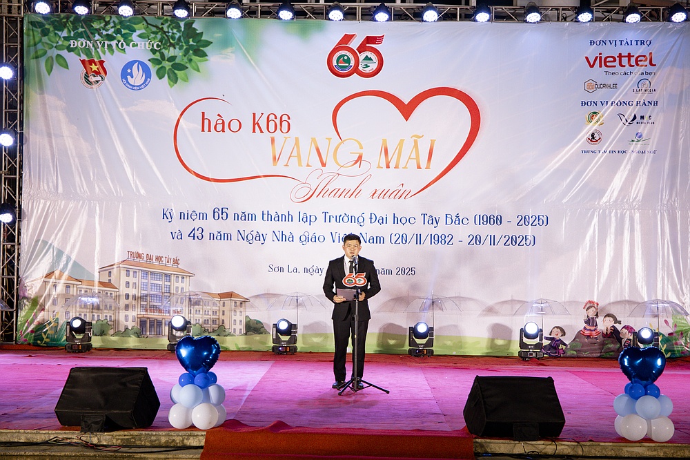 Đêm nhạc hội “Vang mãi thanh xuân”