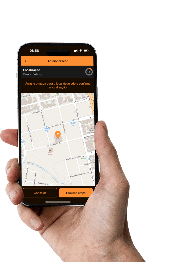 Smartphone com aplicativo mobile Inmap Sales mostrando um mapa na tela de adição de lead