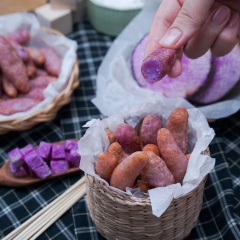 Bánh khoai mỡ chiên xong sẽ chín vàng có lớp vỏ ngoài giòn rụm, bao lấy bên trong dẻo ngọt, thơm bùi vị khoai mỡ, thật hấp dẫn. Có cách làm bánh khoai mỡ không còn sợ thiếu món ăn vặt cho bé nữa, thay thế cho các loại bánh kẹo nhiều phẩm màu và đường hóa học cực kỳ tốt luôn đấy.