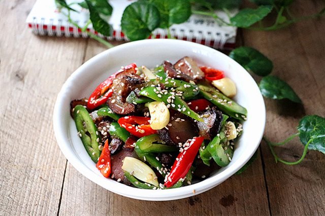 Thịt Xông Khói Xào Ớt Sừng