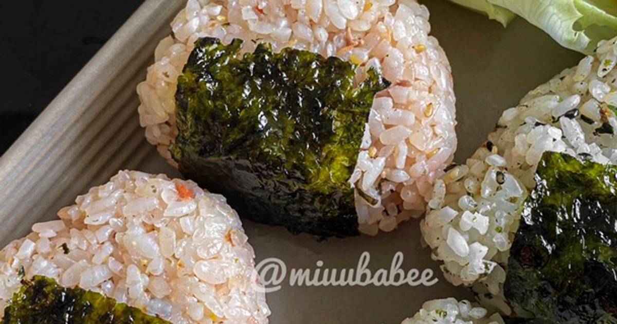Cơm nắm cá ngừ Onigiri Nhật Bản
