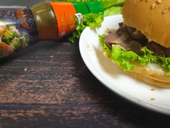 Khởi đầu ngày mới với bánh burger thịt bò xào hành tây ngon miệng và dinh dưỡng nhé. Chúc các bạn thành công