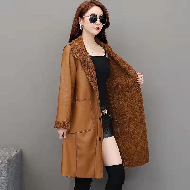 Medium-length teddy coat, casual style