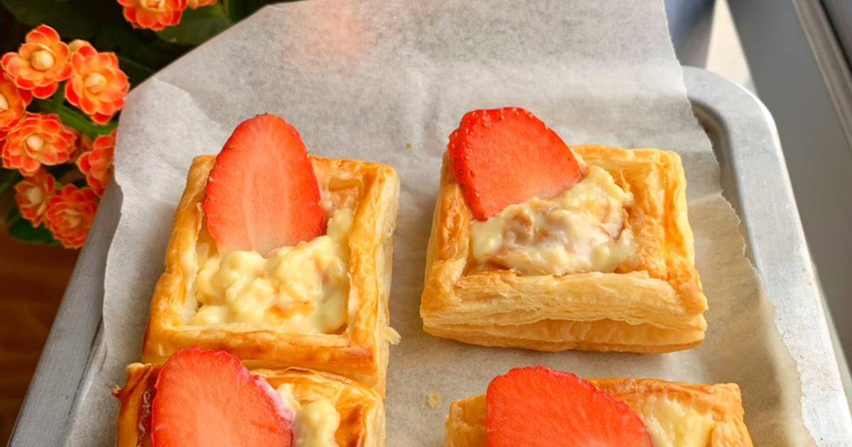 Bánh Ngàn Lớp Phô Mai Dâu (Strawberry Cream Cheese Danish)