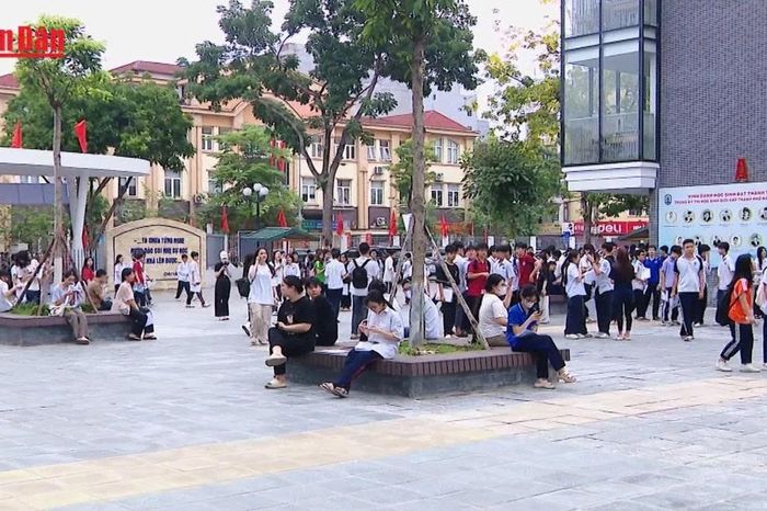 Từ hôm nay, 147.000 học sinh Hà Nội bắt đầu đăng ký thi vào lớp 10 - Báo Nhân Dân