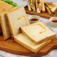Sandwich là một món dễ ăn, bạn có thể làm một bữa sáng với thịt nguội, cá ngừ, trứng chiên,... hoặc là một bữa xế với mứt dâu hoặc sữa đặc. Bạn có thể bảo quản bánh mì sandwich bằng cách bỏ tủ đông và lấy ra dùng dần trong 1 tháng.