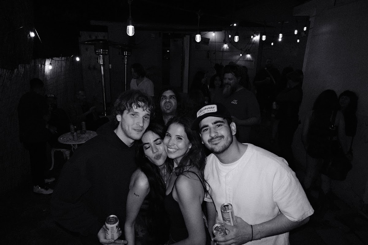 @tlau.photos_thelostandunfounds_2026-04-03_austin_last_night_noir_010