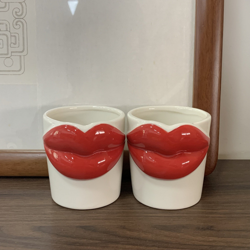 Keramik-Becher mit Lippen-Design, 201–300 ml