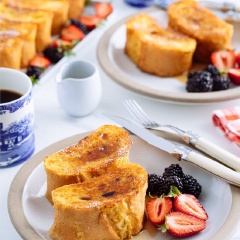 Từng lát bánh mì nướng trứng sữa kiểu Pháp thơm lừng, giòn rụm với vị béo ngậy hòa quyện của cả trứng và sữa tạo nên món ăn sáng vừa ngon vừa hấp dẫn cho cả nha. Đừng ngần ngại lưu ngay công thức lại bạn nhé. Chúc bạn thành công.