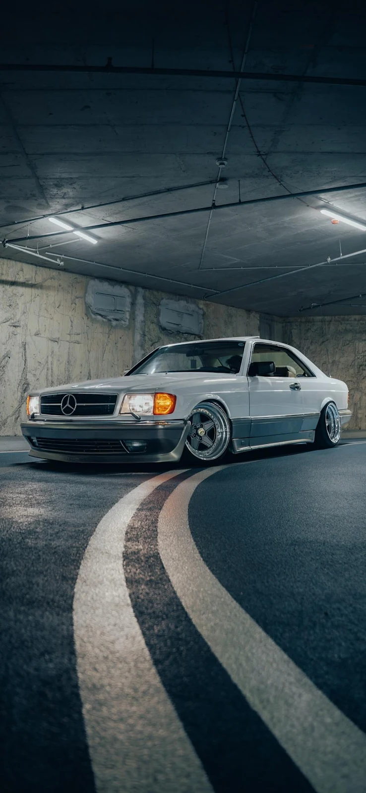 Lowered Mercedes-Benz C126 Coupe - High-Detail Render Full HD iPhone Wallpaper (1200x2600)