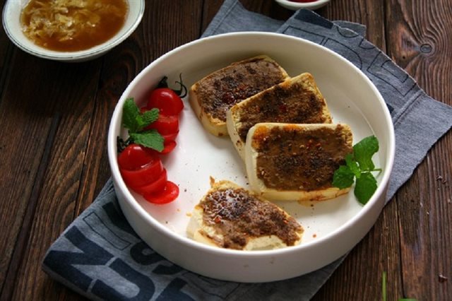 Bánh Bao Phết Sốt Bơ Mè Nướng