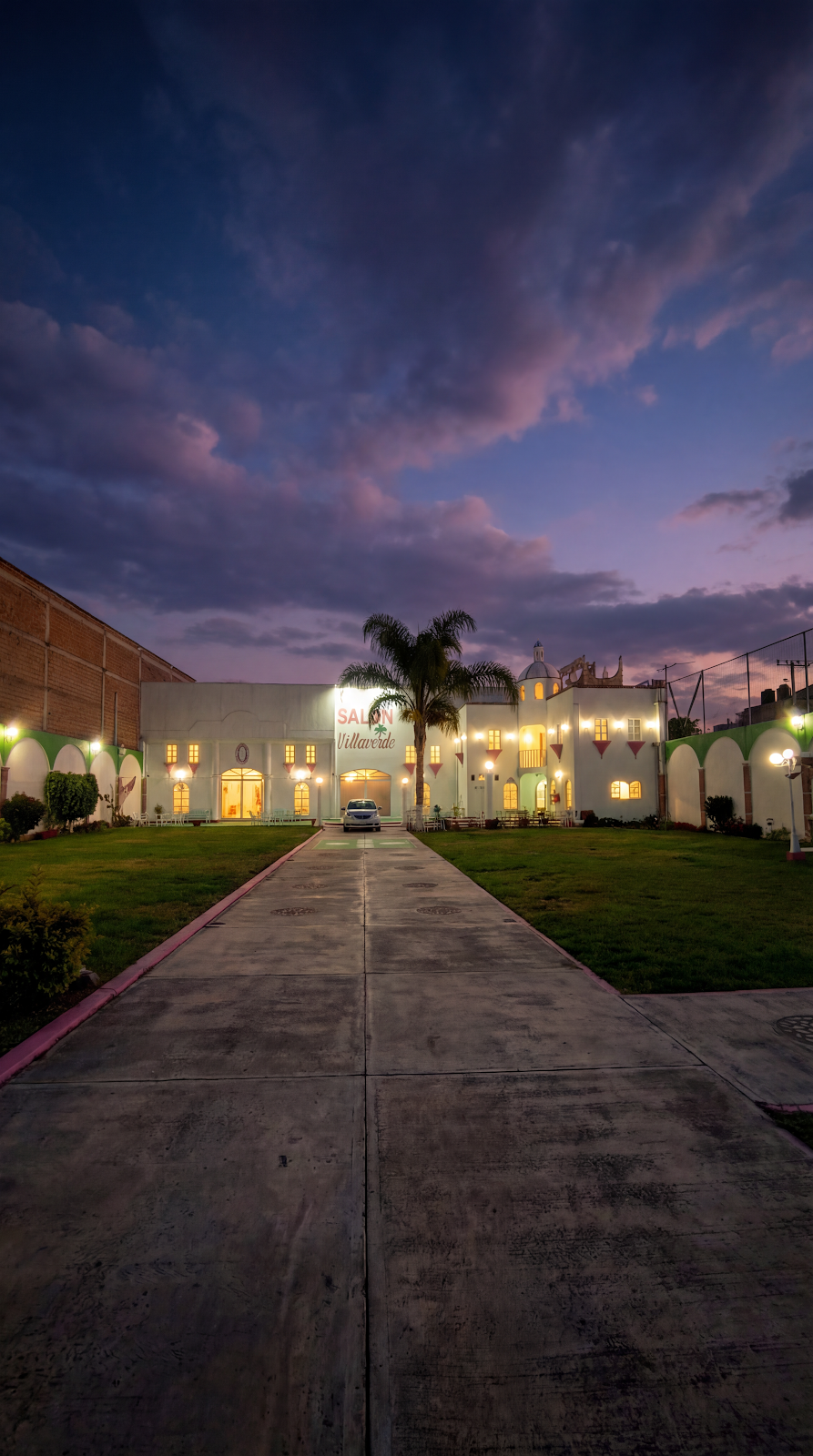 Escalera principal del salón para fotos de quinceañera en Chalco