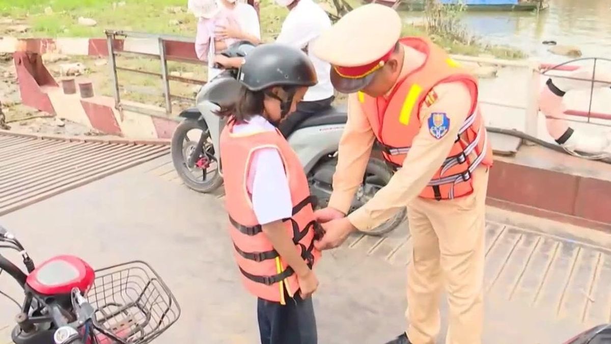 Đảm bảo an toàn giao thông đường thủy trước mưa lũ - Đài Phát thanh và truyền hình Hà Nội