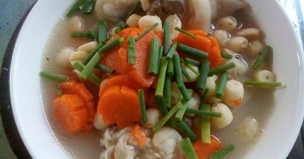 Móng giò hầm hạt sen