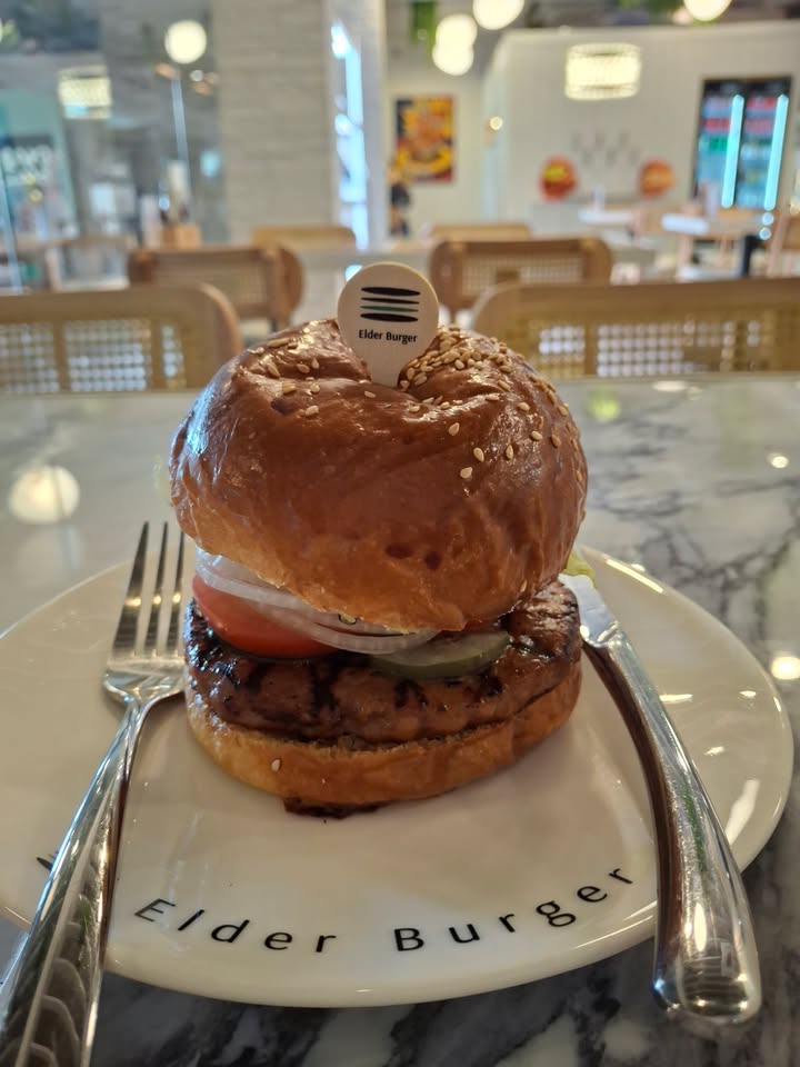 Trải nghiệm Elder Burger quán burger chuẩn vị Hàn Quốc ngon khó cưỡng tại Thonglor